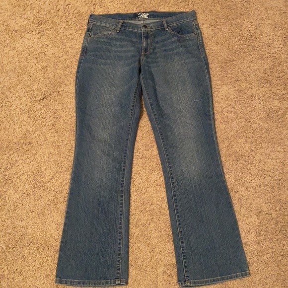 Old Navy Flirt Jeans - Picture 3 of 4